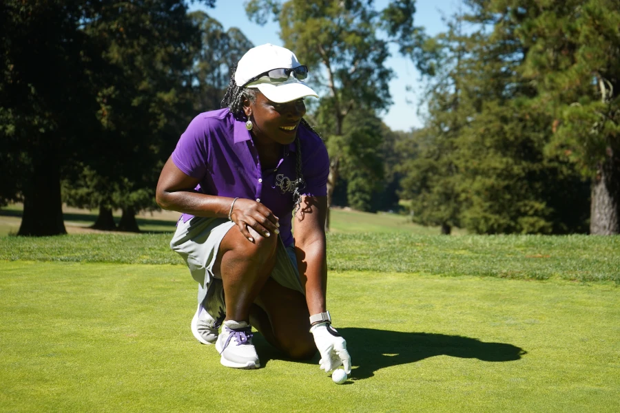 woman playing golf